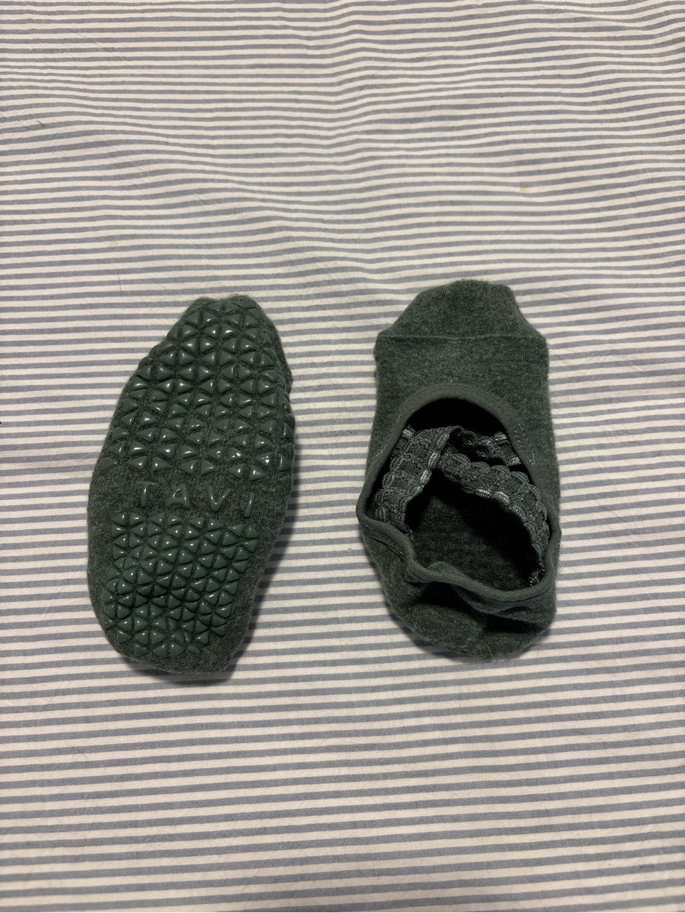 TAVI Dark Green Grip Socks
